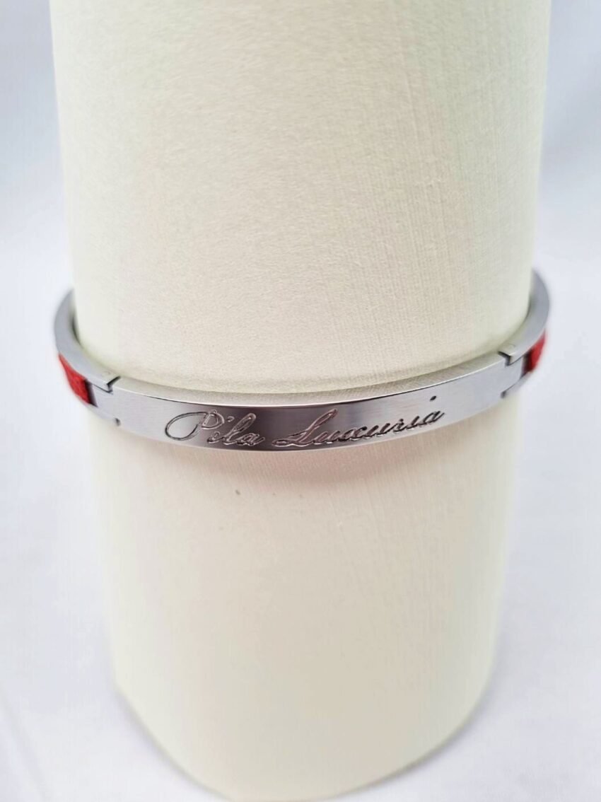 Logo of a luxury red epsom clasp bracelet, made by Pila Luxuria in Canada.