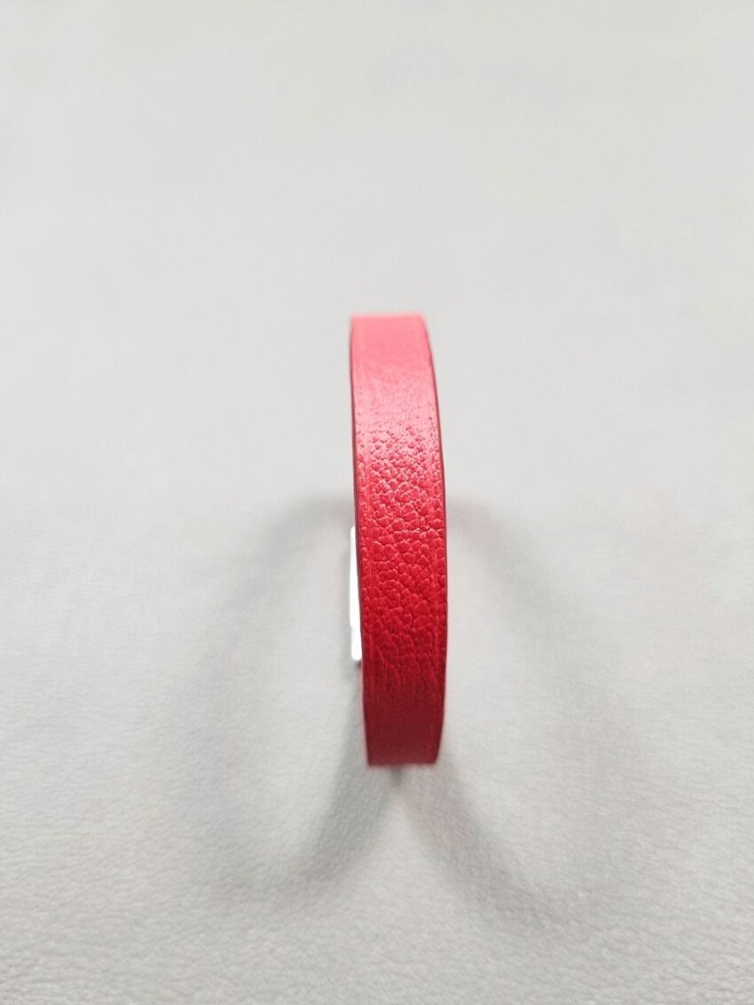 Front view of a luxury red goatskin leather bracelet with a magnetic clasp, made by Pila Luxuria in Canada.